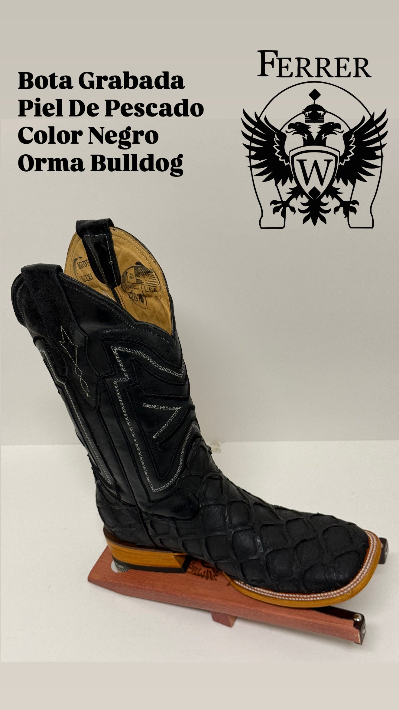 Bota grabada piel de pescado