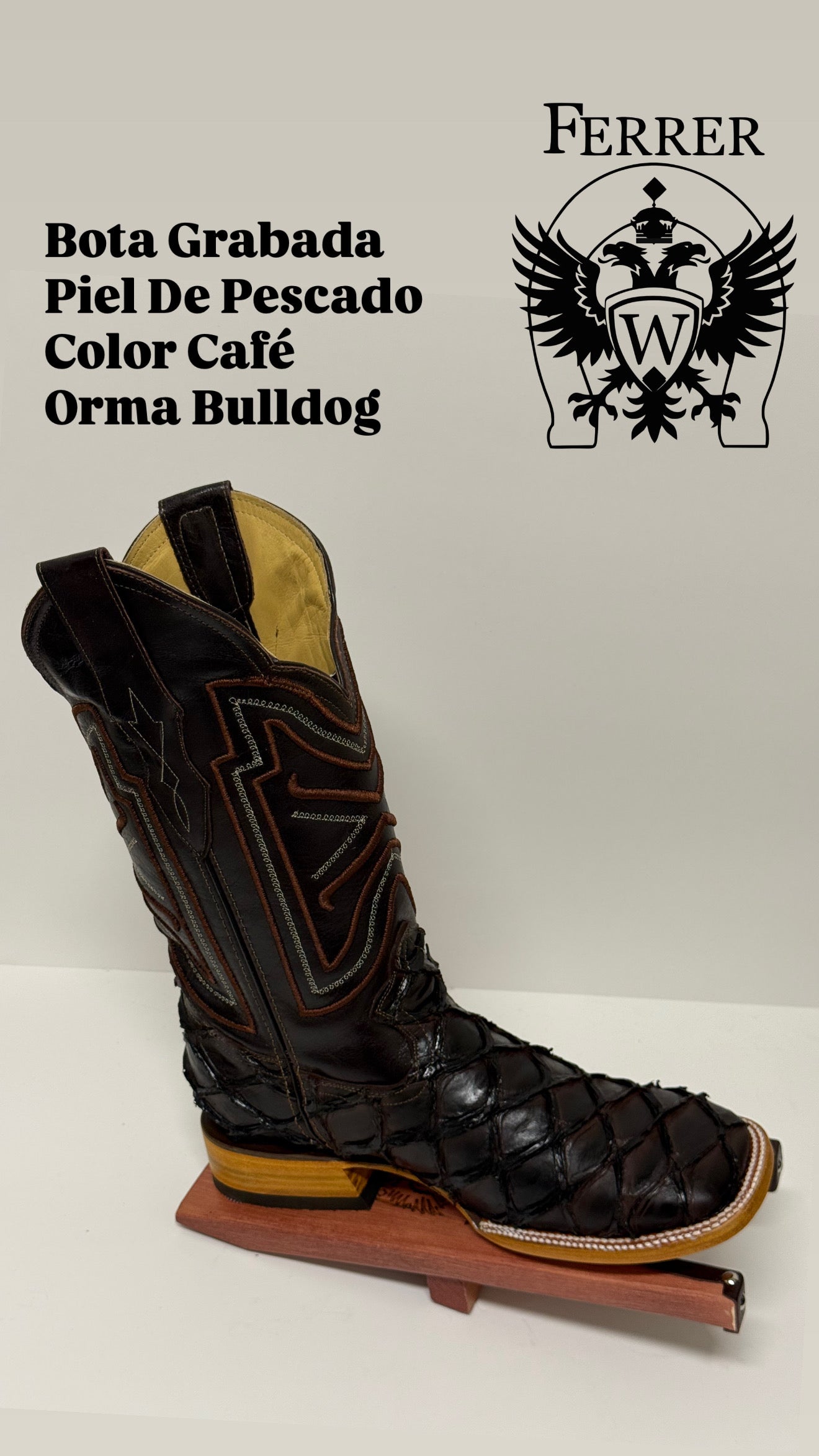 Bota grabada piel de pescado